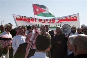 أمام رئاسة الوزراء....اعتصام كبير وحاشد للأئمة والمؤذنين والإداريين في وزارة الاوقاف