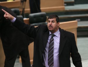 السعود يدعو للجهاد .. ويلوح بالاستقالة