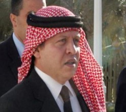 الملك يعزي آل زعيتر