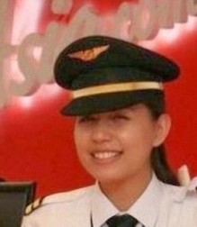 ظهور«ابنة» الطيار الماليزي و«صديقة» مساعده المشبوه