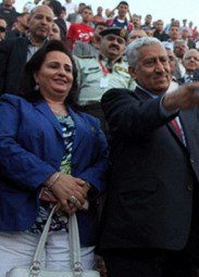 الفحوصات شملت زوجة النسور وسيارته منعت فاجعة  ....