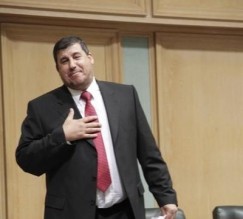 الصفدي على رأس وفد لاقناع السعود بالعدول عن استقالته!!