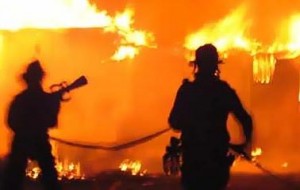 8 إصابات بحريق مصنع معكرونة في المحطة قرب جسر النشا