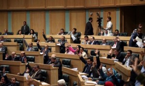 مذكرة نيابية لتغليظ عقوبات الاعتداء على الموظف العام