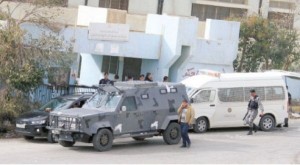 حدث يقتحم مدرسة بـ"النزهة" ويطعن 4 طلاب