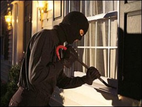 القبض على سارقي 17 منزلا