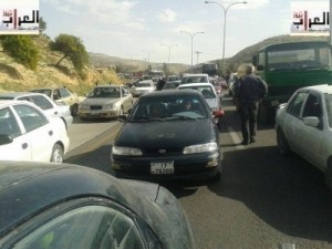 اغلاق طريق اربد - عمان بالاتجاهين مع تواجد كثيف لقوات الامن