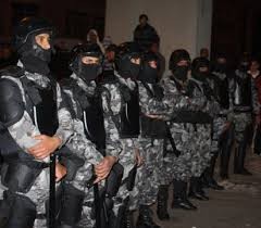 اعمال شغب وحرق منازل واستنفار امني في الزرقاء