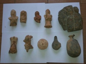 بالصور..القبض على 3 اشخاص بحوزتهم 9 قطع اثرية