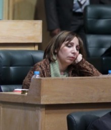 دون الاستعانة بصديق أو حذف إجابتين ... تذكرة سفر لمَنْ يعرف اسم وزيرة النقل !!!