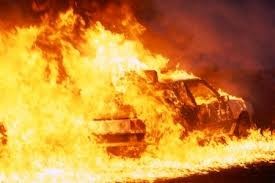 إصابة (4) أشخاص اثر حريق شب بمركبة (بكب) في الكرك
