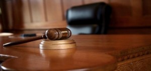 اعتقال محام داخل محكمة العقبة لـ " إطالة لسانه " على الملك..!!