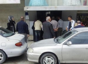 فوضى في "صناعة إربد" والأمن يتدخل لإخراج المراجعين