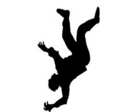 طالب بالعناية الحثيثة إثر سقوطه بالمدرسة في جرش