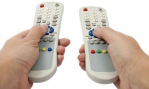 بسبب “الريموت كنترول” شاب يقتل أخاه ويصيب والده