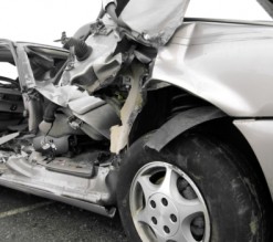 4 إصابات في تصادم مركبتين قرب السابع