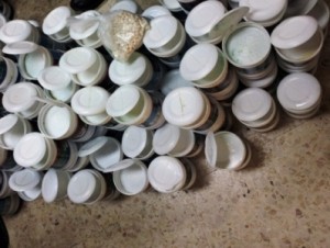 بالصور... ضبط نصف مليون حبة مخدرة في مادة الطحينية الغذائية فيمحافظة اربد