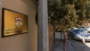 عائلة السفير المختطف تتسلم مقتنياته من طرابلس وترجيح الافراج عنه خلال ساعات