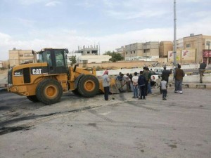 الهدوء يعود الى معان والبلدية تبدأ بتنظيف آثار الإحتجاجات (صور)