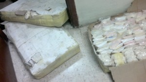 بالصور...القبض على اربعة اشخاص حاولوا تهريب مليون و300 ألف حبة مخدرة