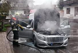 خلدا: احتراق سيارة مرسيدس حديثة الصنع