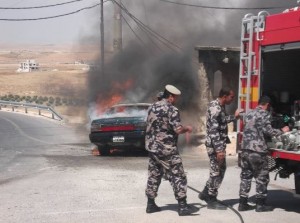 في رحاب بني حسن.. تفحمت السيارة والسائق نجا بأعجوبة.. صورة
