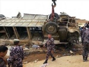 (25) إصابة بتدهور حافلة في الكرك