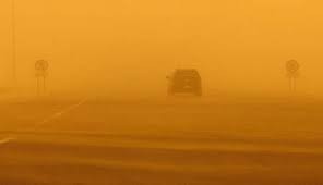 عاصفة ترابية تضرب شرقي البلاد وتحجب الرؤية على طريق بغداد