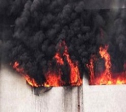 إحراق منزلين ومركبة رداً على مقتل مواطن في الجيزة