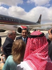 لباس العيطان يمنع الصحافيين من الاقتراب