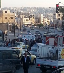 دهس شاب على اشارة 36 في الزرقاء تسبب بأزمة سير خانقة..صورة