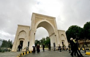 طالب يعتدي "بالضرب باستخدام اداة حادة" على مدرس جامعي داخل حرم جامعة البلقاء التطبيقية