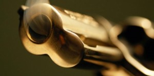 رجل يقتل زوجته برصاصتين في جبل التاج