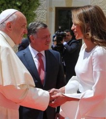 بابا الفاتيكان يرفض  مأدبة فاخرة في الأردن.. ويفضل عشاء تقشفيا من  السمك