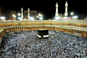 صورة من الكعبة المشرفة تستفز مليار مسلم وتشعل الغضب على شبكات التواصل..!