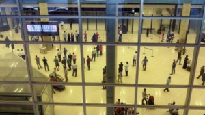 توجه لفرض دينارين على التذاكر عبر مطار الملكة علياء