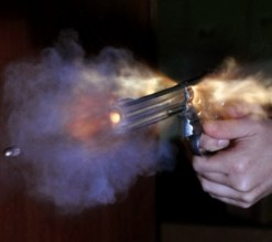 مخيم الوحدات...مجهولون يعتدون على مواطنين بالاسلحة النارية ويصيبون شخصين