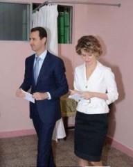 بالصور...الاسد وزوجته يصوتان في الانتخابات