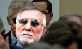 الاسد يمنع ناشطا اردنيا من اكمال قصيدة مديح :" هذا الكلام ورطنا"