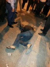 بالصور... سيارة مجهولة تقوم بالاعتداء على شخص بالضرب والدهس ..