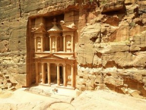 حجازين مفوضا لـ"محمية البترا" والزعبي لـ"الأوراق المالية"