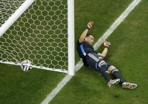 البرازيل تقهر كولومبيا بهدفين (صور)