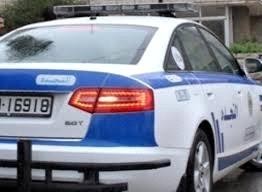 اندلاع النار في سيارة للشرطة على طريق البحر الميت