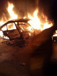 طعن رجل امن وحرق مركبات للشرطة في اعمال شغب في عجلون