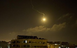 طبول الحرب تعلو في غزة وإسرائيل تعلن بدء عملية عسكرية بعنوان الجرف الصامد