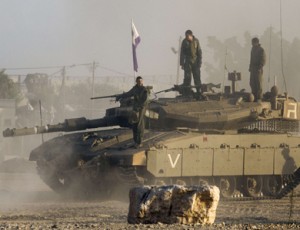 الجيش الإسرائيلي بدأ هجوما واسعا من البر والبحر والجو على غزة