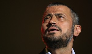 بالصورة.. أسماء الأسد تنحني أمام جورج وسوف!