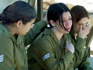 «صور عارية» لرفع الروح المعنوية لجنود جيش الاحتلال في ‫‏غزة‬