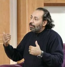 اصابة المخرج الاردني مصطفى أبو هنود بطلقة في الرأس عند حاجز قلنديا