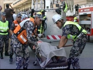 وفاة شخص واصابة 3 آخرون اثر حادث تدهور مركبة على الطريق الصحراوي